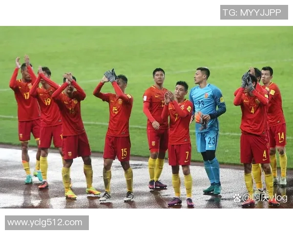 足球明星赛后狂欢舞动激情展现胜利喜悦与团队精神 足球明星赛后狂欢舞动激情展现胜利喜悦与团队精神